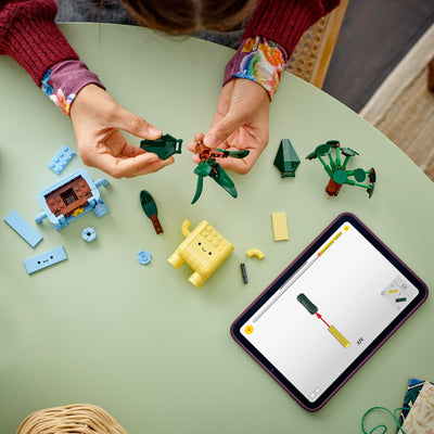 Piantine felici fotografia dall'alto del set lego in costruzione