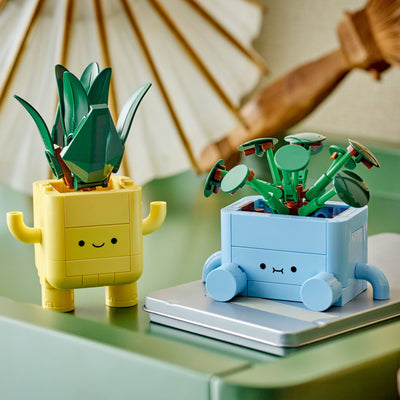 Piantine felici fotografia del set lego in ambiente domestico da esposizione