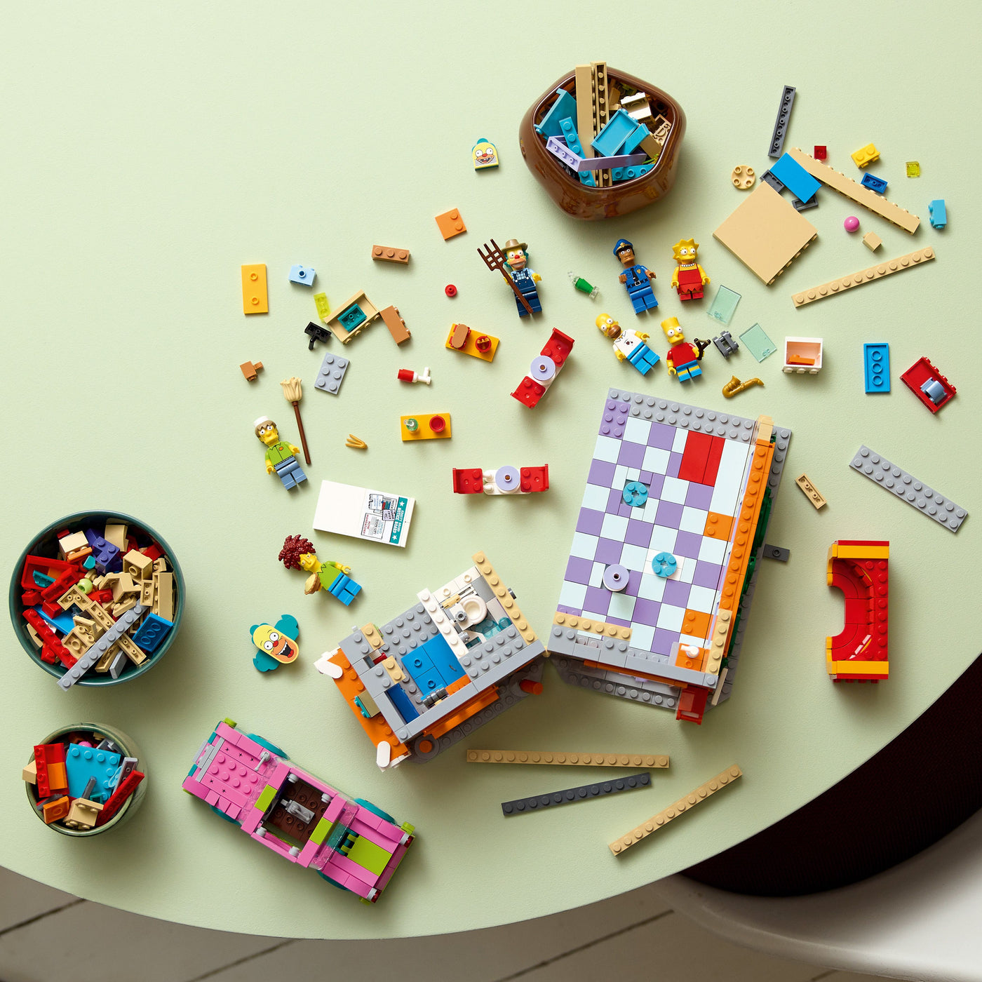 The Simpsons™: Krusty Burger fotografia dall'alto del set lego in fase di costruzione