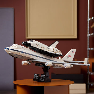 Trasportatore di shuttle fotografia del set lego costruito in ambiente domestico da esposizione