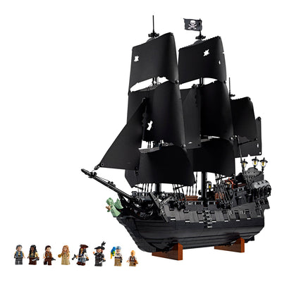 Nave pirata del Capitano Jack Sparrow visione on prospettiva laterale del set lego completo