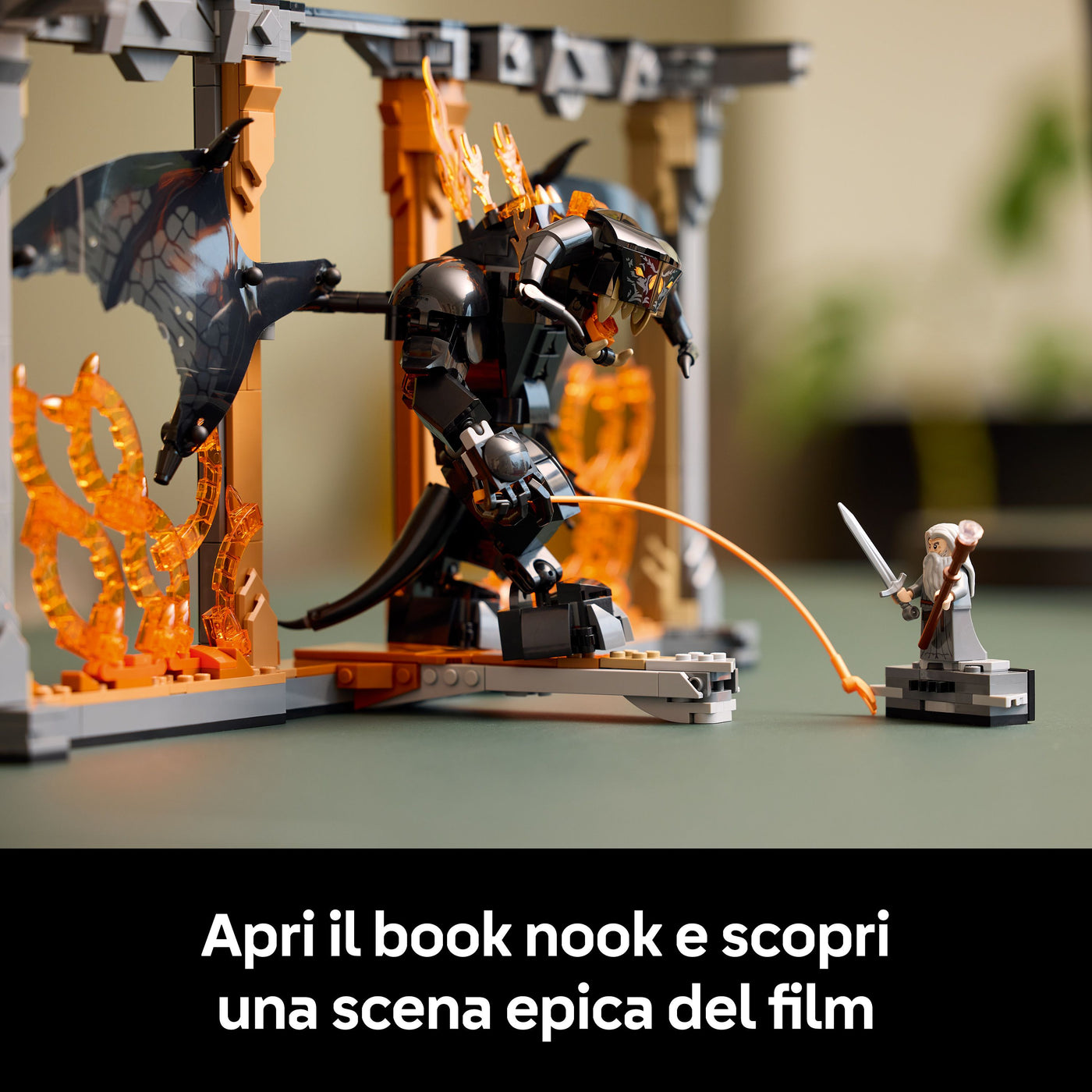 Il Signore degli Anelli: Book Nook del Balrog™ fotografia promozionale "Apri il book nook e scopri una scena epica del film"