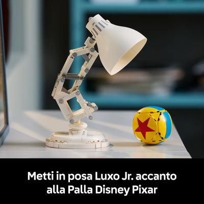 Disney Pixar Luxo Jr. fotografia promozionale "Metti in posa Luxo Jr. accanto alla Palla Disney Pixar"