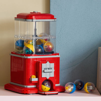 Distributore automatico di minifigure fotografia del set lego con prospettiva laterale costruito in ambiente domestico da esposizione