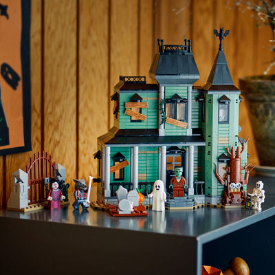 Villa Spettrale fotografia del set lego costruito in ambiente domestico da esposizione
