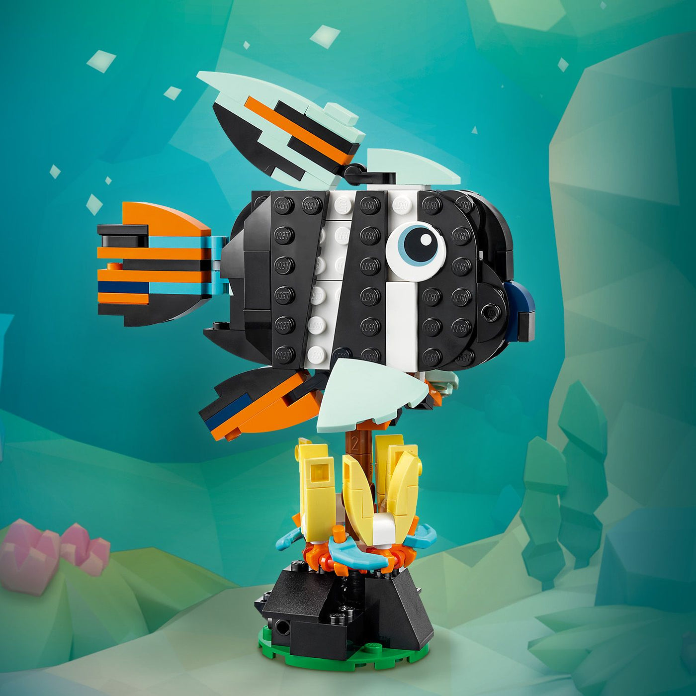 Animali selvatici: tucano tropicale visione frontale del set lego costruito come pesce