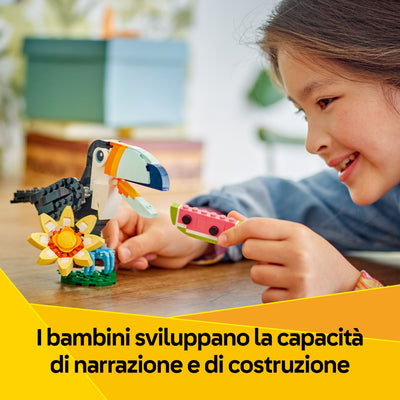 Animali selvatici: tucano tropicale fotografia bambina che gioca con il set lego "I bambini sviluppano le capacità di narrazione e di costruzione"