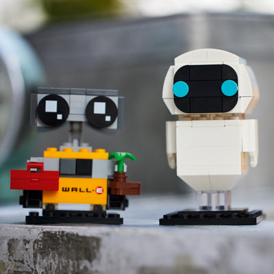 EVE E WALL•E fotografia frontale del set lego costruito in ambiente domestico da esposizione