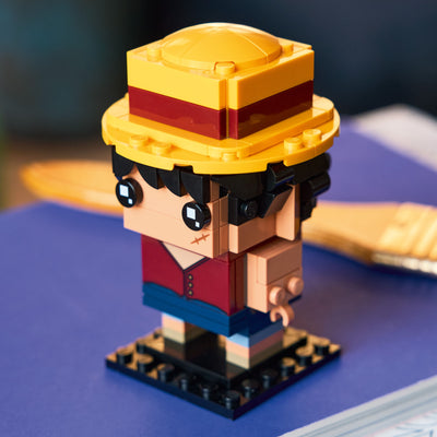Personaggio di Monkey D. Luffy fotografia del set lego costruito in ambiente domestico da esposizione
