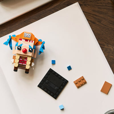 Personaggio di Bagy il Clown fotografia dall'alto del set lego in costruzione