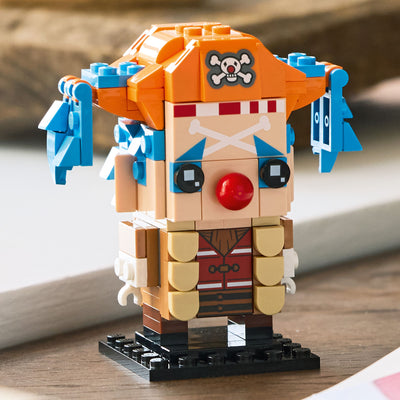 Personaggio di Bagy il Clown fotografia con prospettiva laterale del set lego costruito in ambiente domestico da esposizione