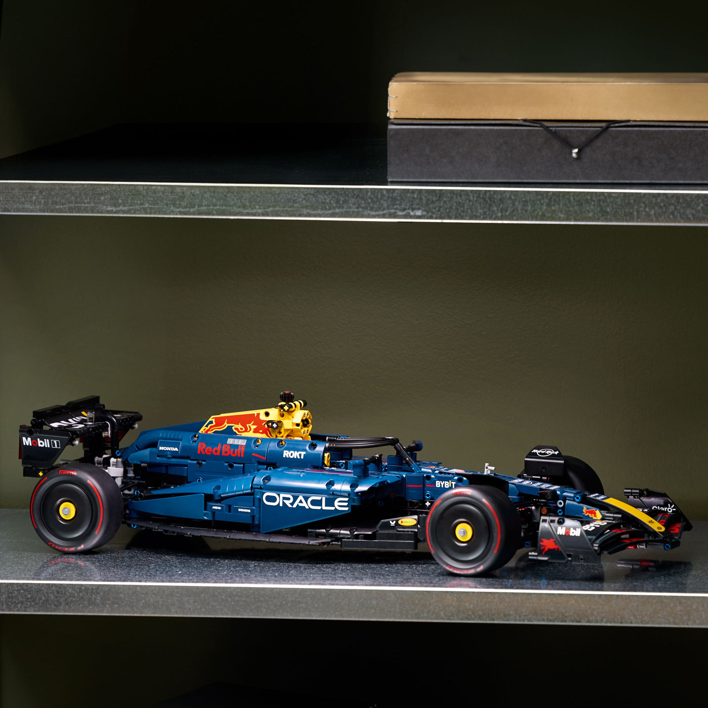 Monoposto F1 Oracle Red Bull Racing RB20 fotografia del set lego costruito in ambiente domestico da esposizione