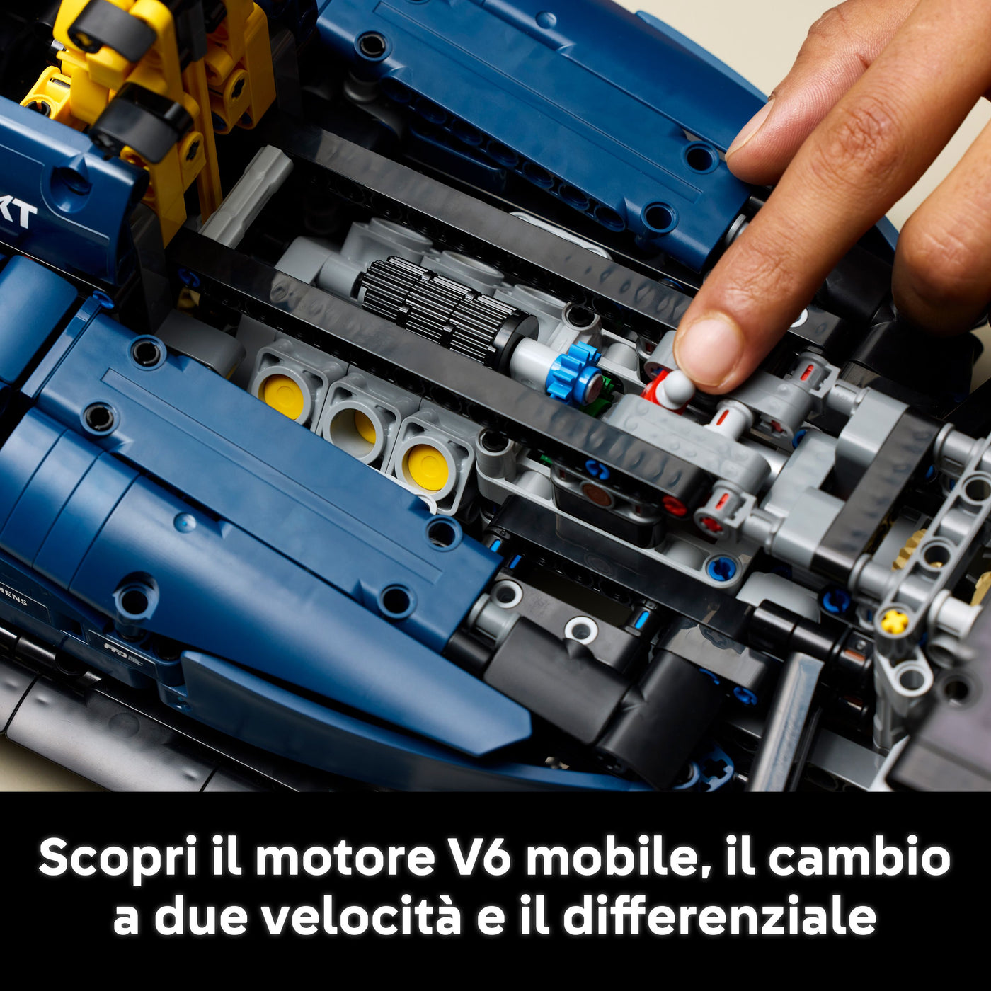 Monoposto F1 Oracle Red Bull Racing RB20 fotografia dettaglio motore, cambio e differenziale