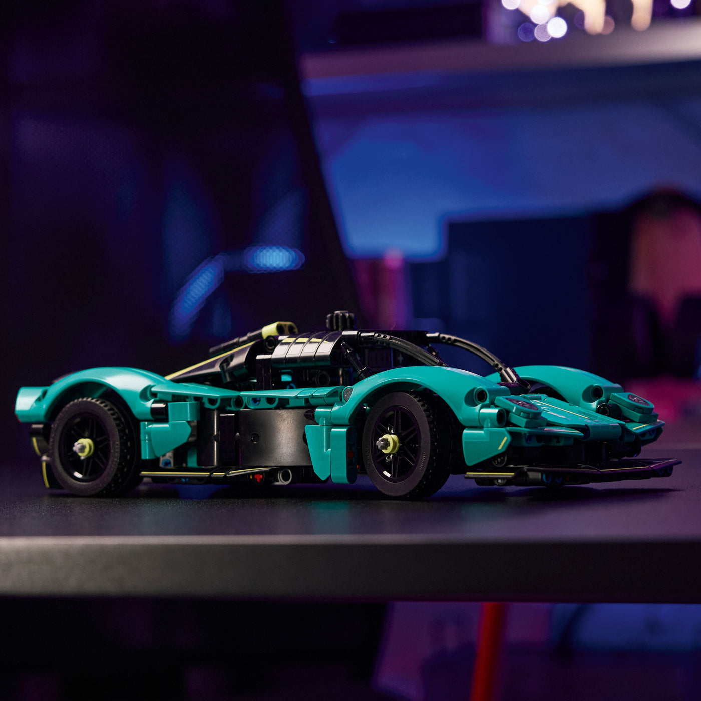 Aston Martin Valkyrie fotografia laterale del set lego costruito