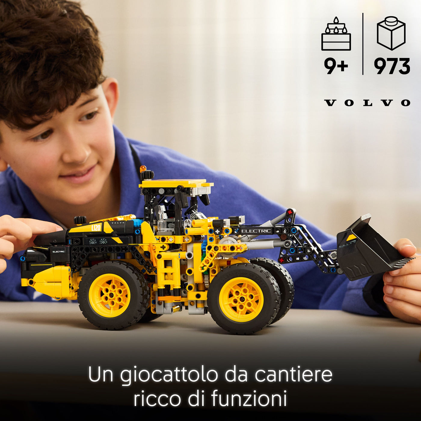 Pala gommata Volvo L120 Electric fotografia promozionale "Un giocattolo da cantiere ricco di funzioni"