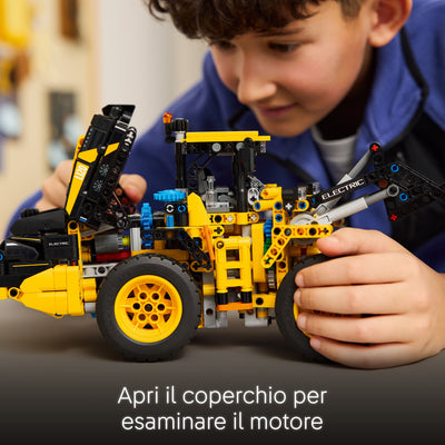 Pala gommata Volvo L120 Electric fotografia promozionale "Apri il coperchio per esaminare il motore"