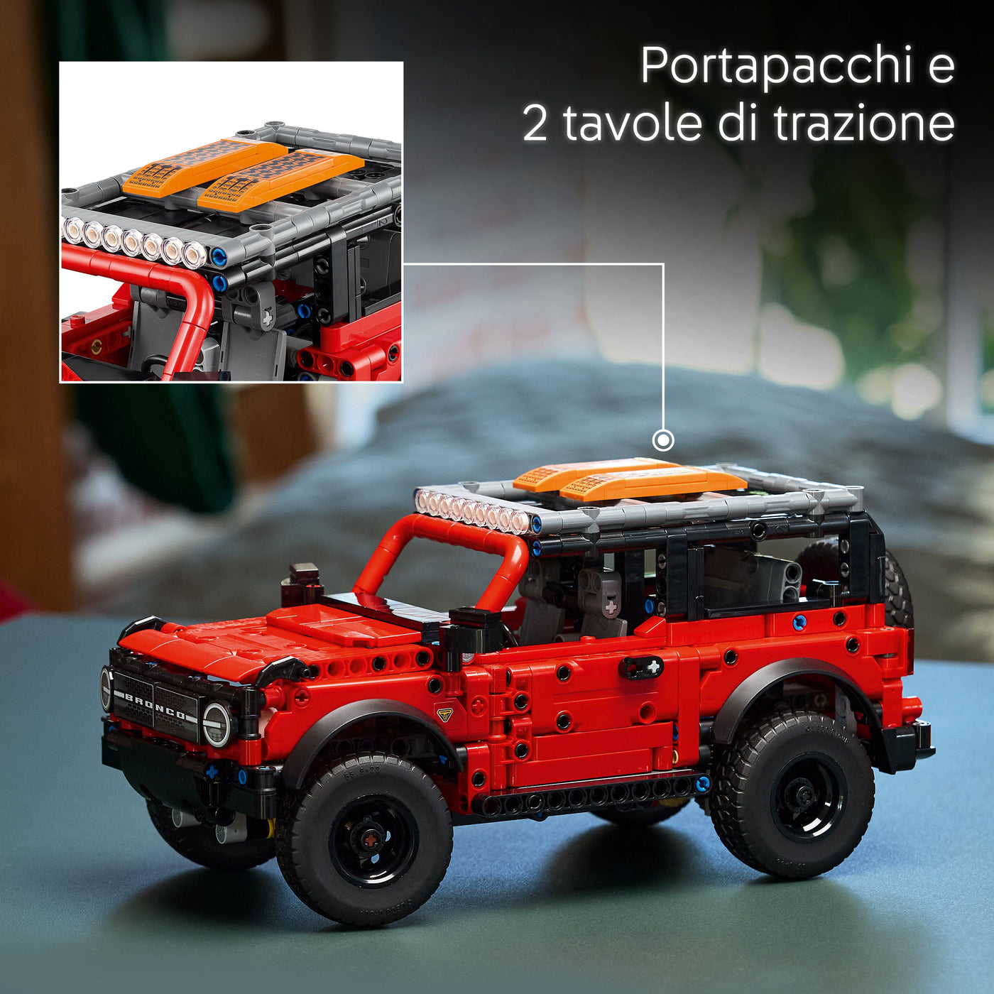 SUV Ford Bronco® visione dettaglio portapacchi e 2 tavole di trazione