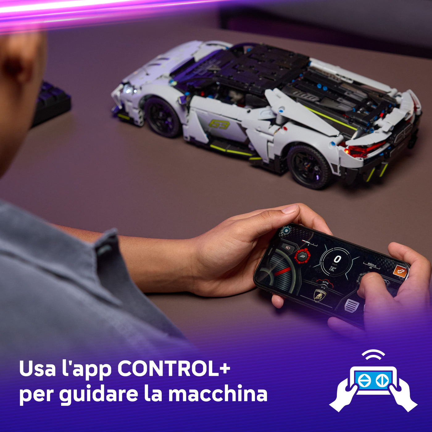 Super Sports Car Lamborghini Revuelto fotografia promozionale "Usa l'app CONTROL+ per guidare la macchina"