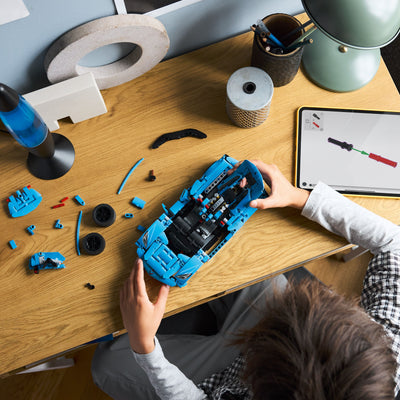 Chevrolet Corvette Stingray Blu fotografia dall'alto del set lego in costruzione