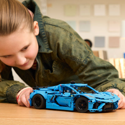 Chevrolet Corvette Stingray Blu fotografia ragazza che gioca con il set lego