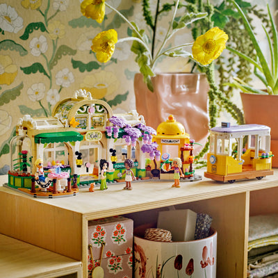 Caffè delle piante e Negozio di fiori fotografia del set lego costruito in ambiente domestico da esposizione
