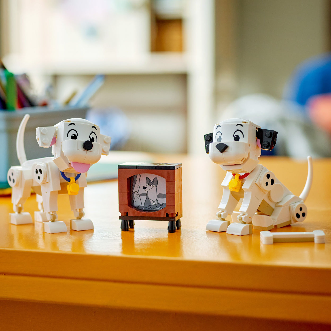 Pongo e Peggy - La carica dei cento e uno fotografia frontale del set lego in ambiente domestico da esposizione