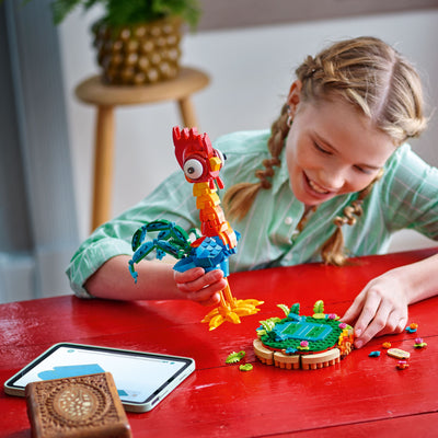 HeiHei fotografia bambina che costruisce il set lego