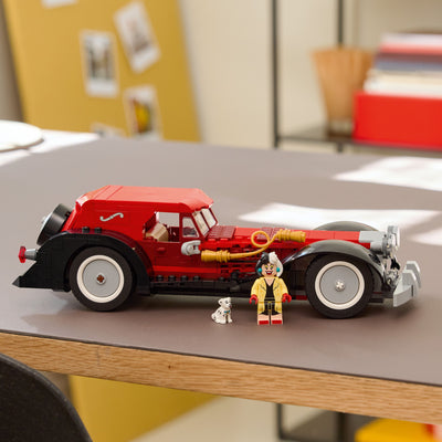 Auto di Crudelia De Mon fotografia del set lego costruito in ambiente domestico da esposizione