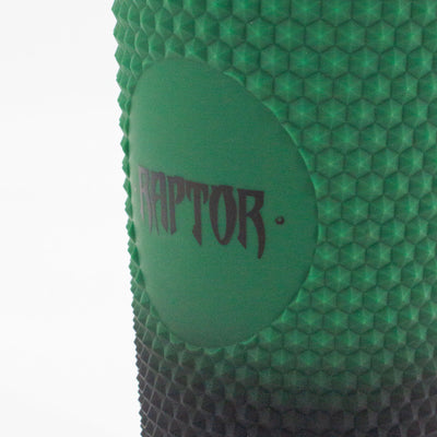 Bicchiere con Cannuccia Raptor colore verde scuronero con logo dell'attrazione, visione dettaglio con zoom