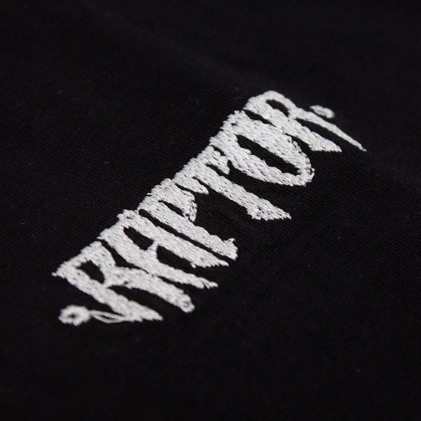 T-Shirt Raptor visione dettaglio ricamo