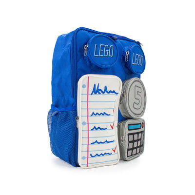 Zaino squadrato blu LEGO a forma di mattoncino con tasche sagomate apribili e tasche laterali, visione con prospettiva laterale