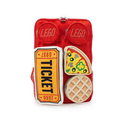 Zaino squadrato rosso LEGO a forma di mattoncino con tasche sagomate apribili e tasche laterali, visione frontale