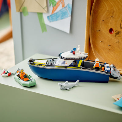 Inseguimento del motoscafo della Polizia fotografia del set lego in ambiente domestico da esposizione