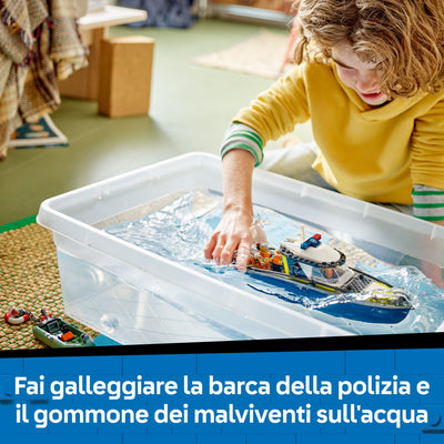 Inseguimento del motoscafo della Polizia fotografia promozionale "Fai galleggiare la barca della polizia e il gommone dei malviventi sull'acqua"