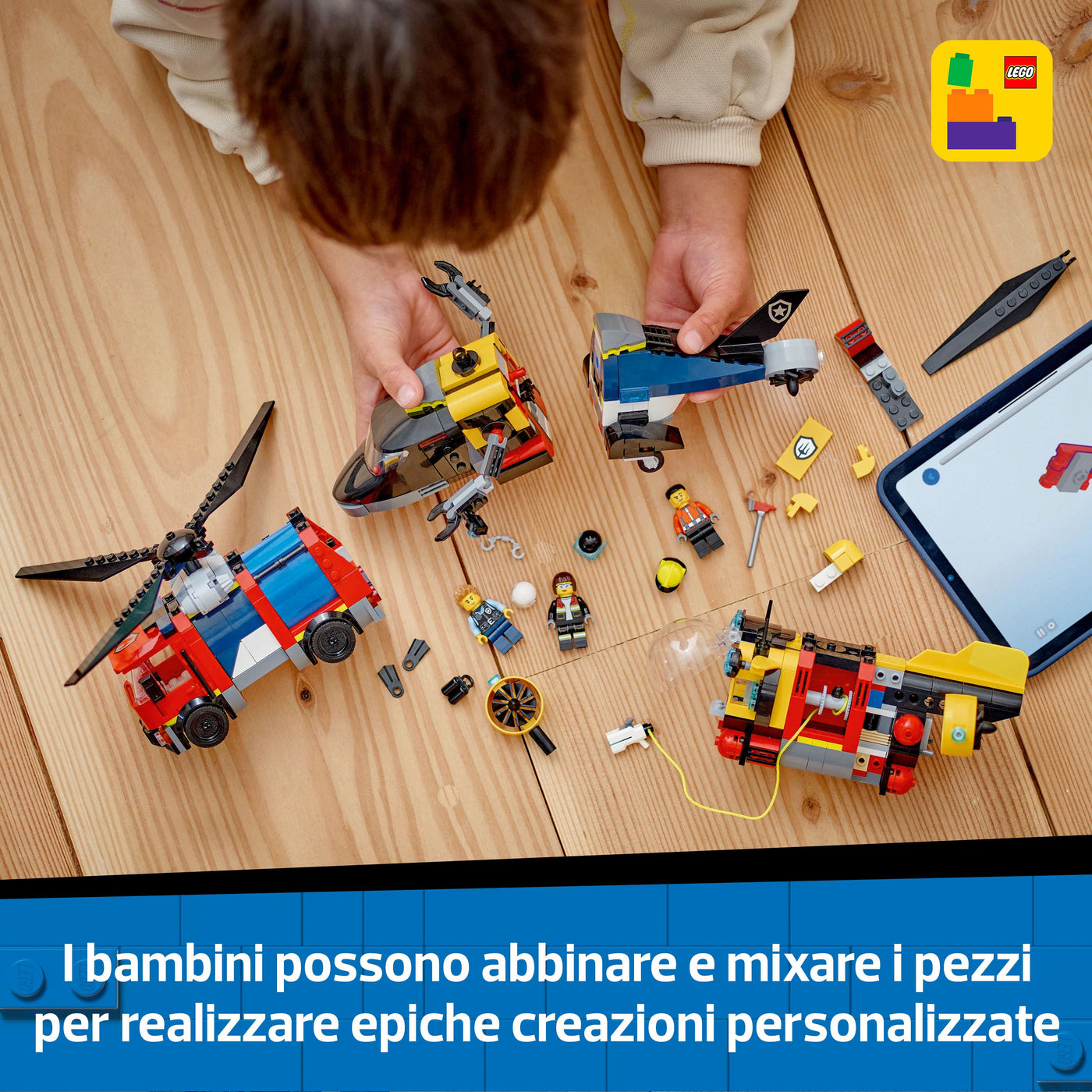 Elicottero, autopompa e sottomarino fotografia dimostrativa dell'assemblaggio del set lego "I bambini possono abbinare e mixare i pezzi per realizzare epiche creazioni personalizzate"