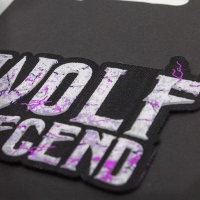 Fotografia dettaglio ricamo della Patch Wolf Legend con zoom