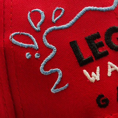 Cappello LEGOLAND® adulti colore rosso visione dettaglio ricamo della scritta