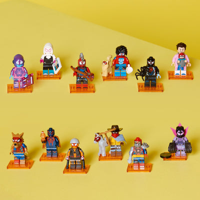 Spider-Man: Across the Spider-Verse fotografia con tutte le minifigures trovabili nei pacchetti del set di minifigures