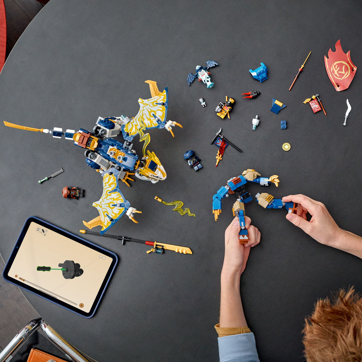 Mech cavalca-drago di Rogue fotografia dall'alto del set lego in costruzione