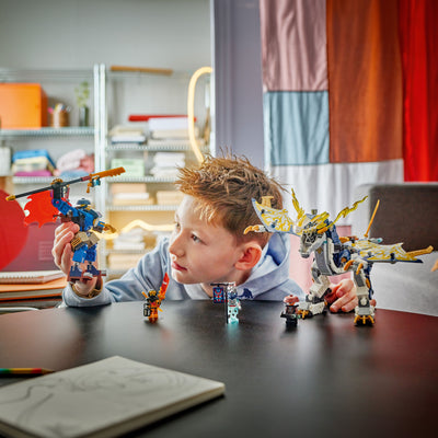 Mech cavalca-drago di Rogue fotografia bambino che gioca con il set lego