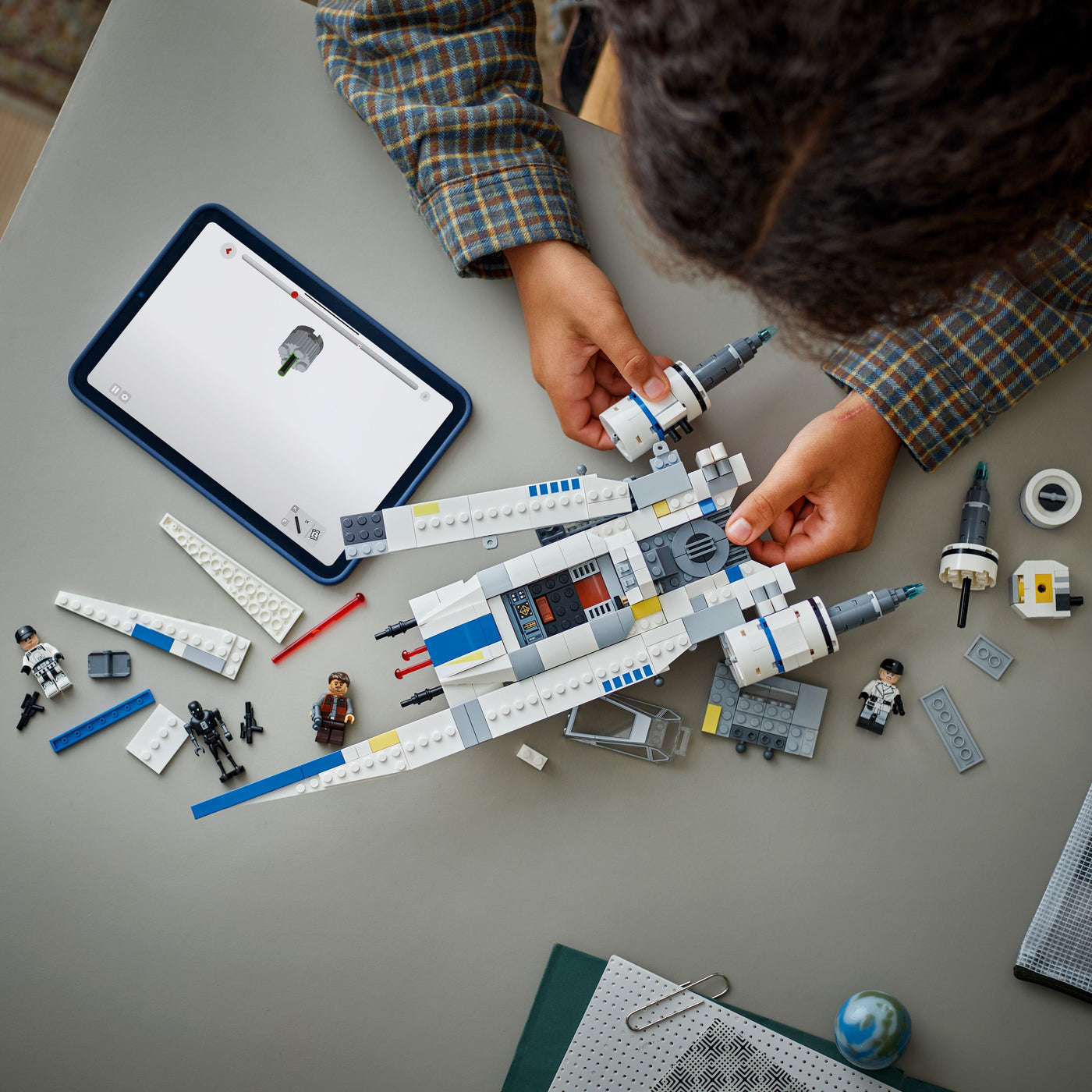 U-Wing Starfighter™ ribelle fotografia dall'alto del set lego in costruzione