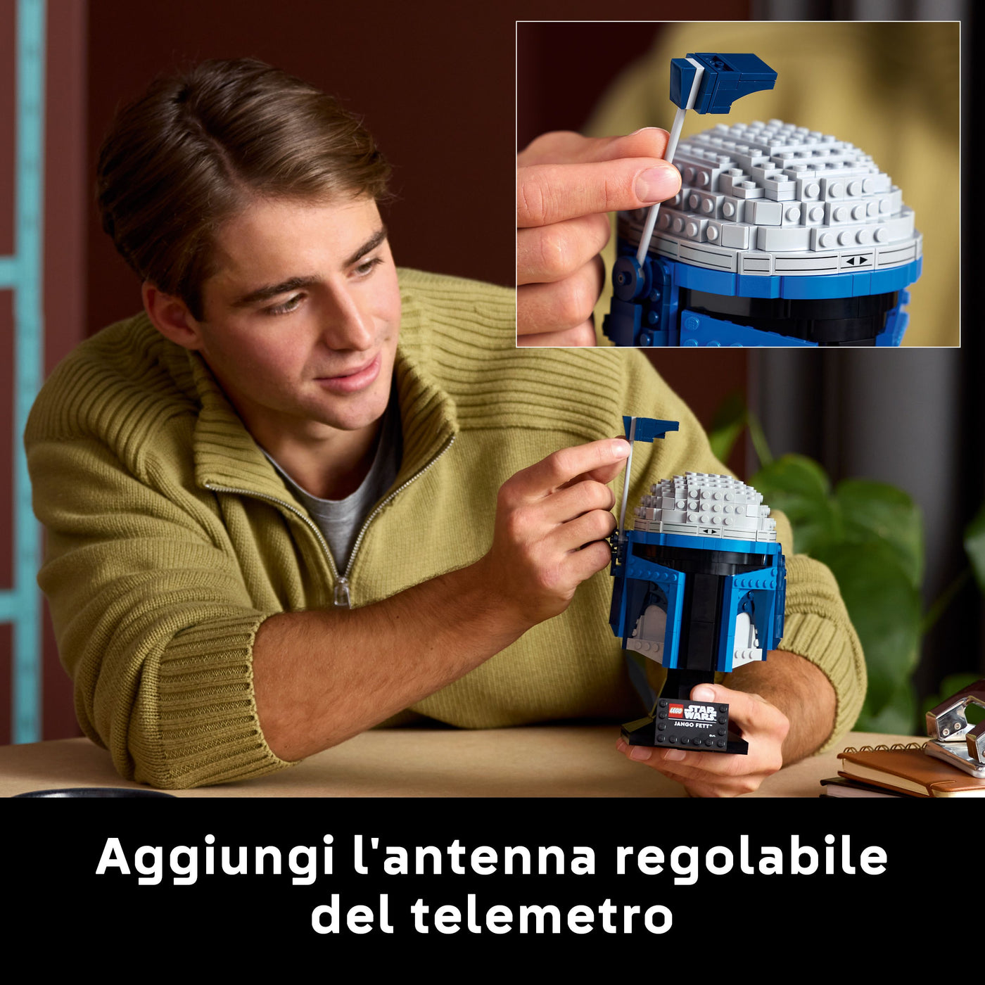 Casco di Jango Fett™ fotografia uomo che regola l'antenna del telemetro del casco