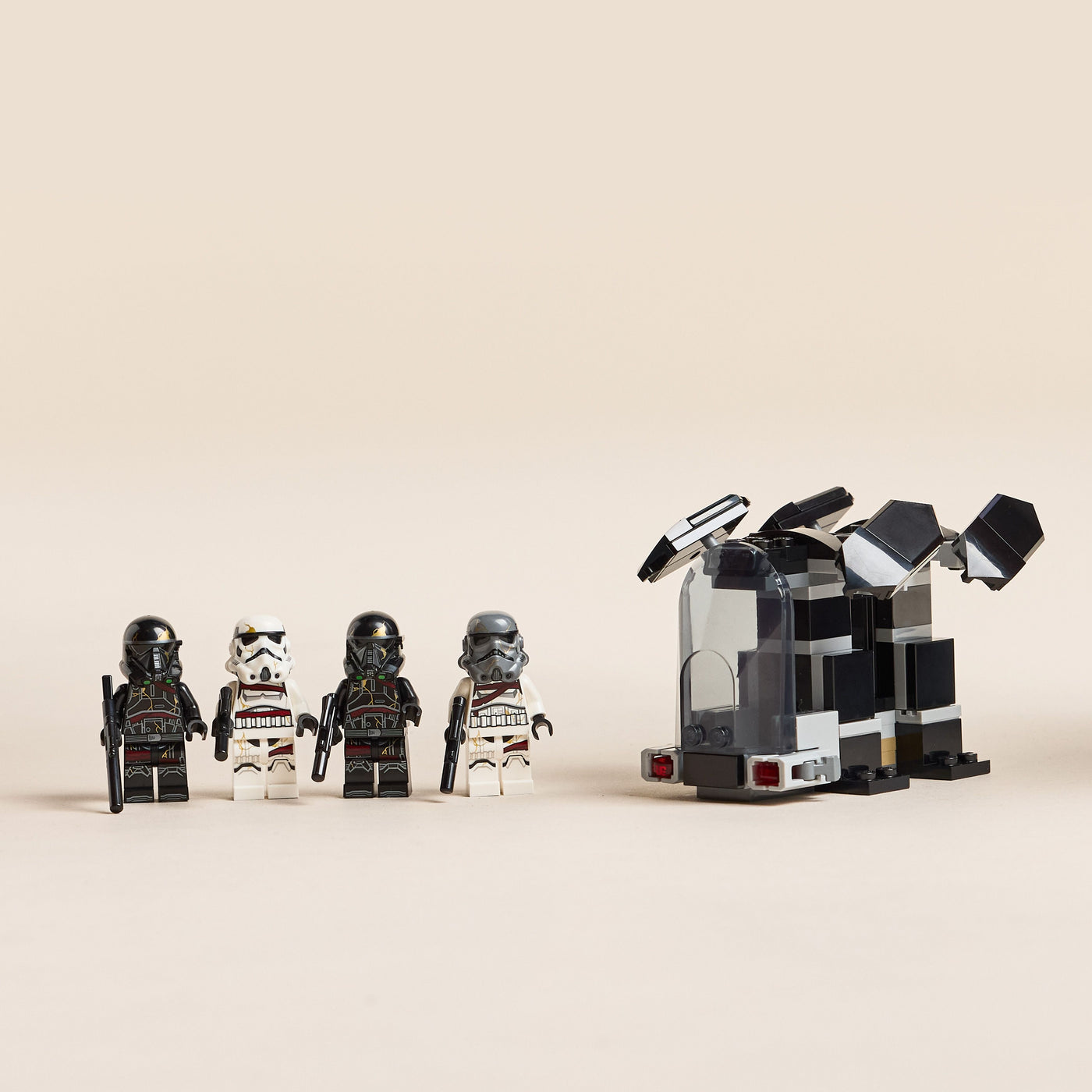 Battle Pack Death Trooper e Night Trooper fotografia del set lego disposto orizzontalmente