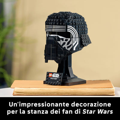 Casco di Kylo Ren fotografia promozionale "Un'impressionante decorazione per la stanza dei fan di Star Wars"