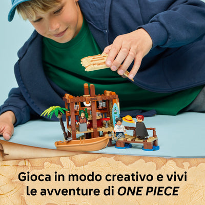 La capanna del Villaggio Foosha fotografia ragazzo che gioca con il set lego "Gioca in modo creativo e vivi le avventure di ONE PIECE"