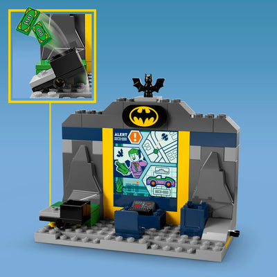 Batcaverna con Batman, Batgirl e The Joker