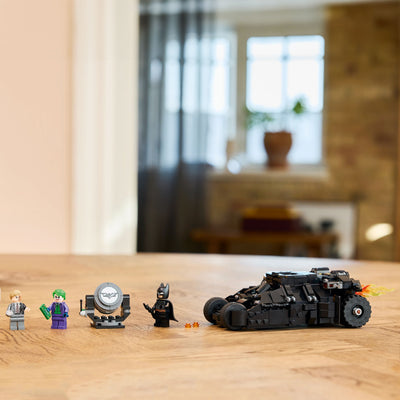 Tumbler di Batman™ contro Two-Face™ e The Joker™