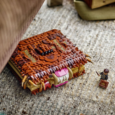 Il Libro Mostro dei mostri azzannante fotografia del set lego in ambiente domestico