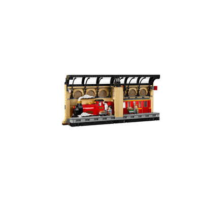 Book Nook: Espresso per Hogwarts™ visione con prospettiva laterale del set lego costruito