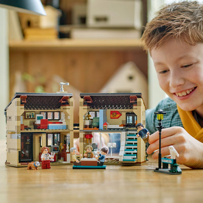 Privet Drive: la visita di zia Marge fotografia bambino che gioca con il set lego aperto